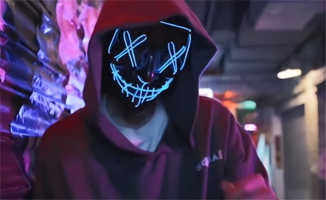 骚白官宣回归首秀就送100万只手表网友兄弟们我先冲了