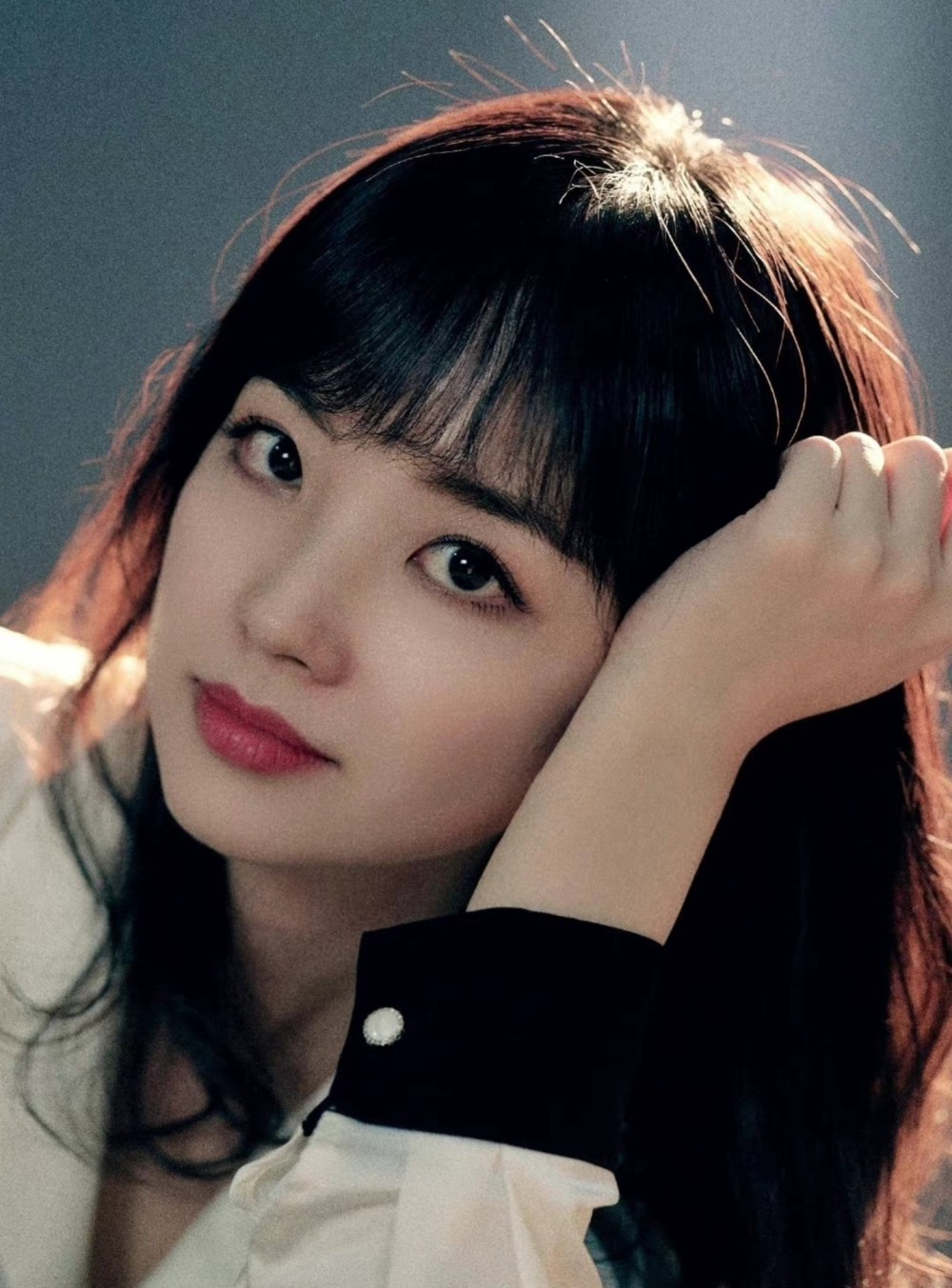 央视女主持王冰冰告别2022年晒工作照自信优雅定目标年后要健身