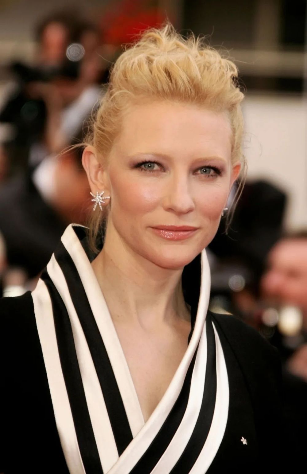 cate blanchett 2006年的造型在特殊的时代,人类需要做一些有趣和不同