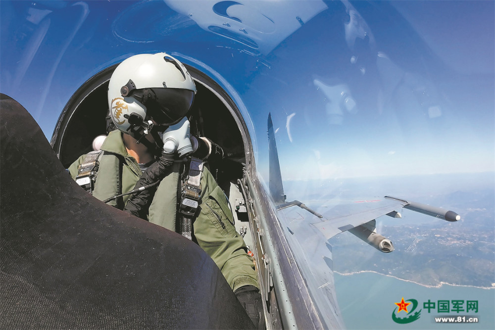 空军航空兵某旅新飞行员实弹射击训练掠影雏鹰出击呼啸云天