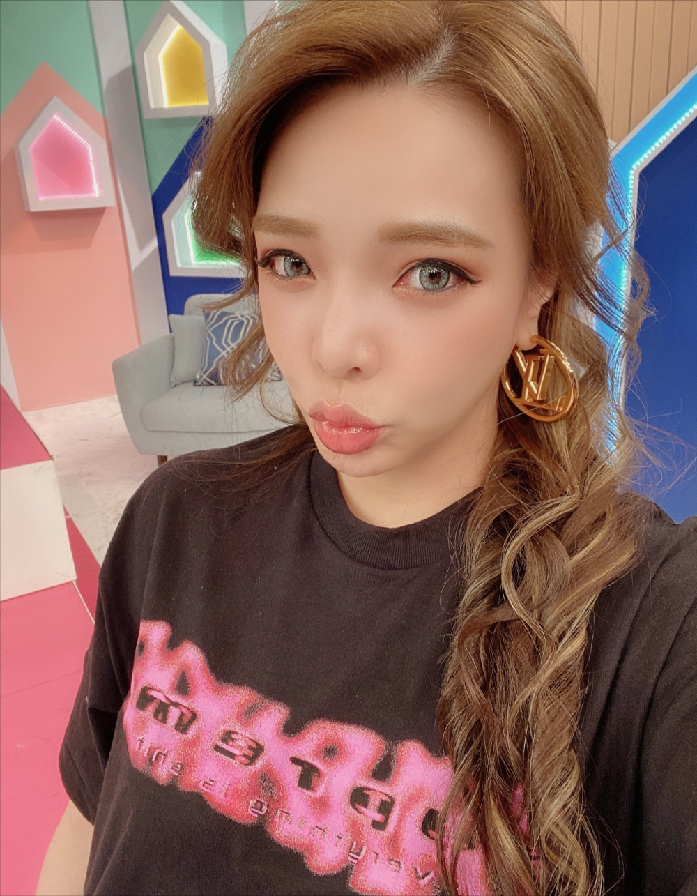 小甜甜张可昀发文控诉家暴称被劝才打一次还因此角色被换