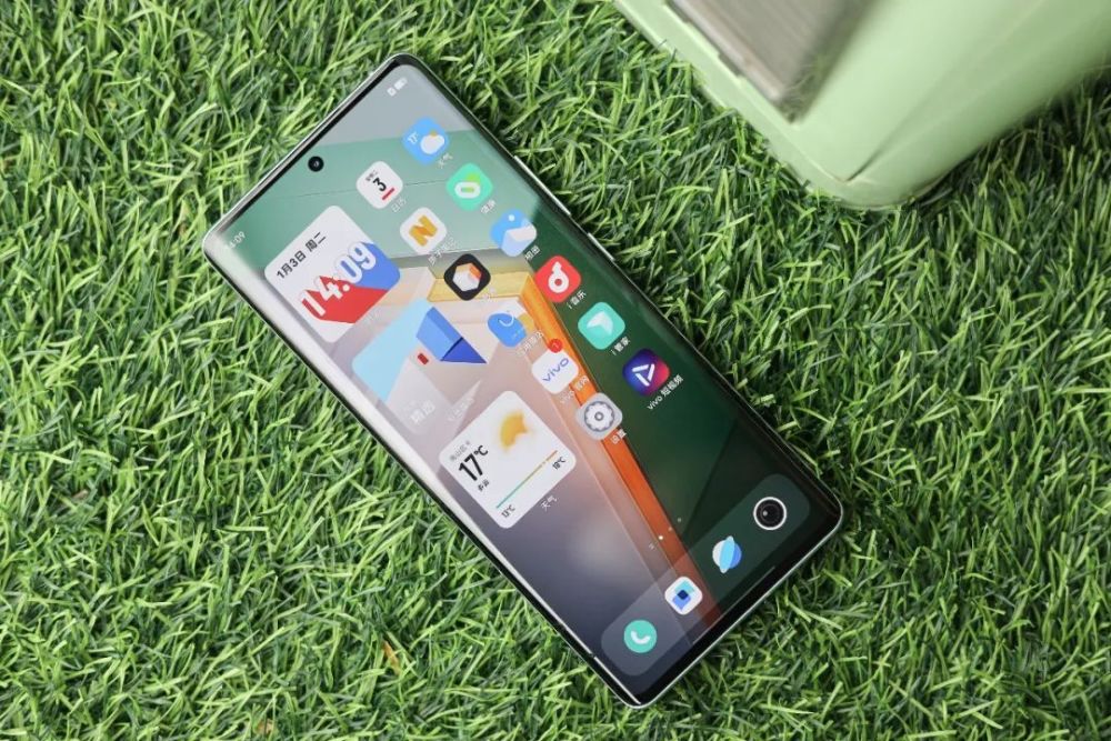 【图赏】这个绿色我爱了!iqoo 11 pro 曼岛特别版_腾讯新闻