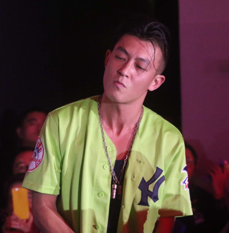 陈冠希被曝在日本打中国网友,吐口水还骂人,只因网友喊错他名字-cw