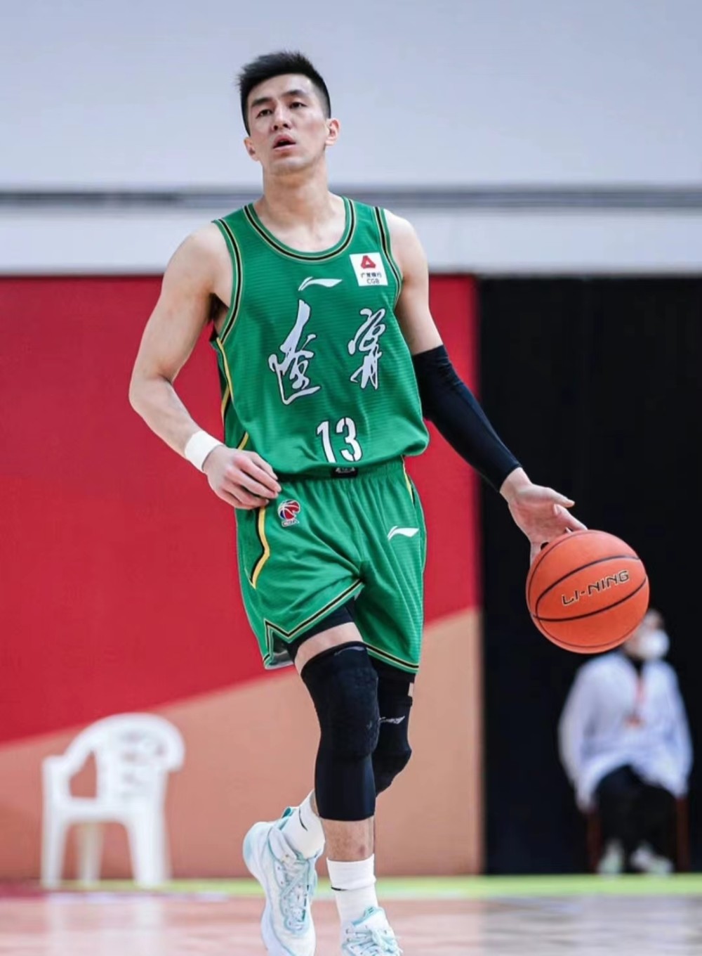 郭艾伦最新采访受伤部位真的很痛我想快乐打球成了一种奢望