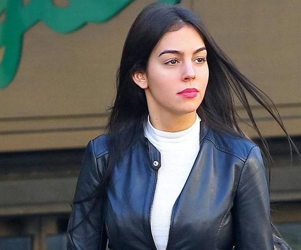 乔治娜越来越像卡戴珊了c罗女友曾经很清纯如今走了另类路线