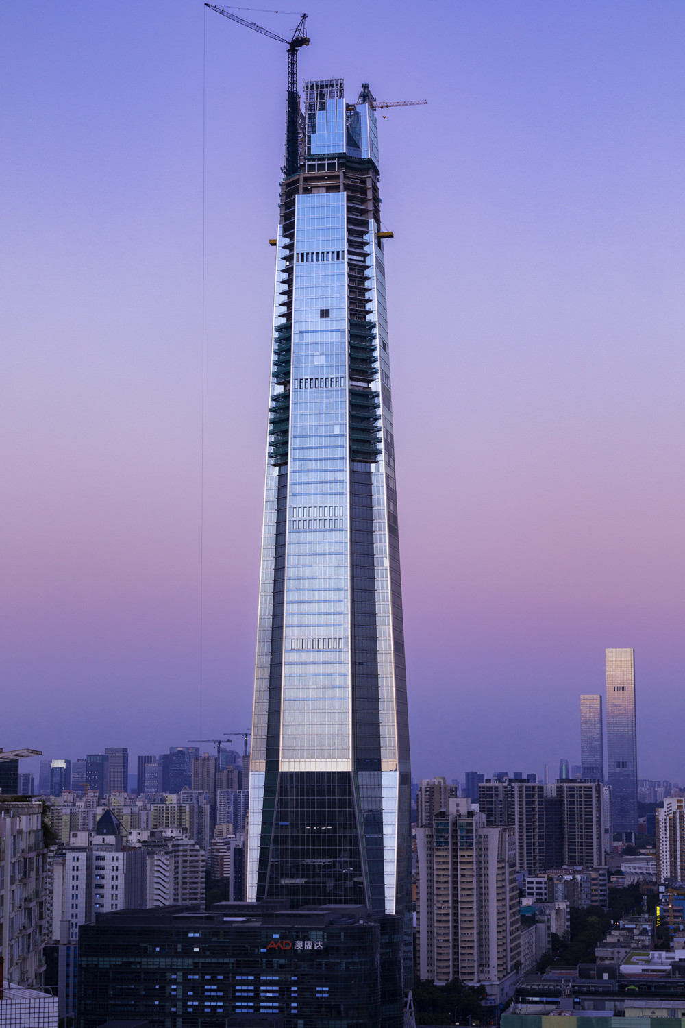 388米的城脉中心成为了罗湖新的城市封面.每个时代有每个时代的地标.