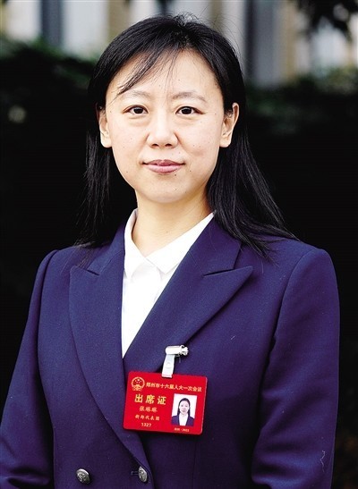 两会好声音让郑州成为青年心生向往之城访市人大代表张琳琳