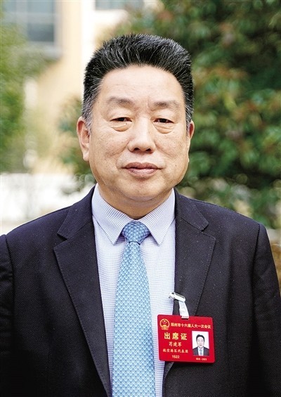 两会好声音创建国家医学中心保障群众健康访市人大代表苟建军