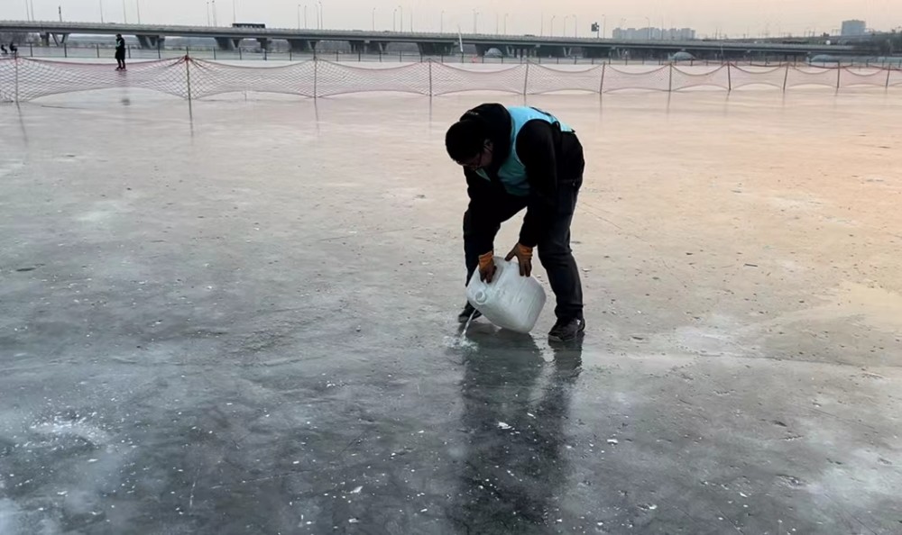 有人专门维护管理！北京这五处天然河湖冰场可以“撒开滑”人教版的英语仁爱版的英语是一样吗2023已更新(知乎/网易)