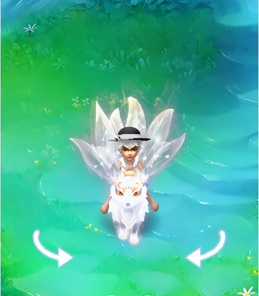 在搭配上,九尾冰狐是与青花瓷锦衣同期发布的,二者的搭配也是非常和谐