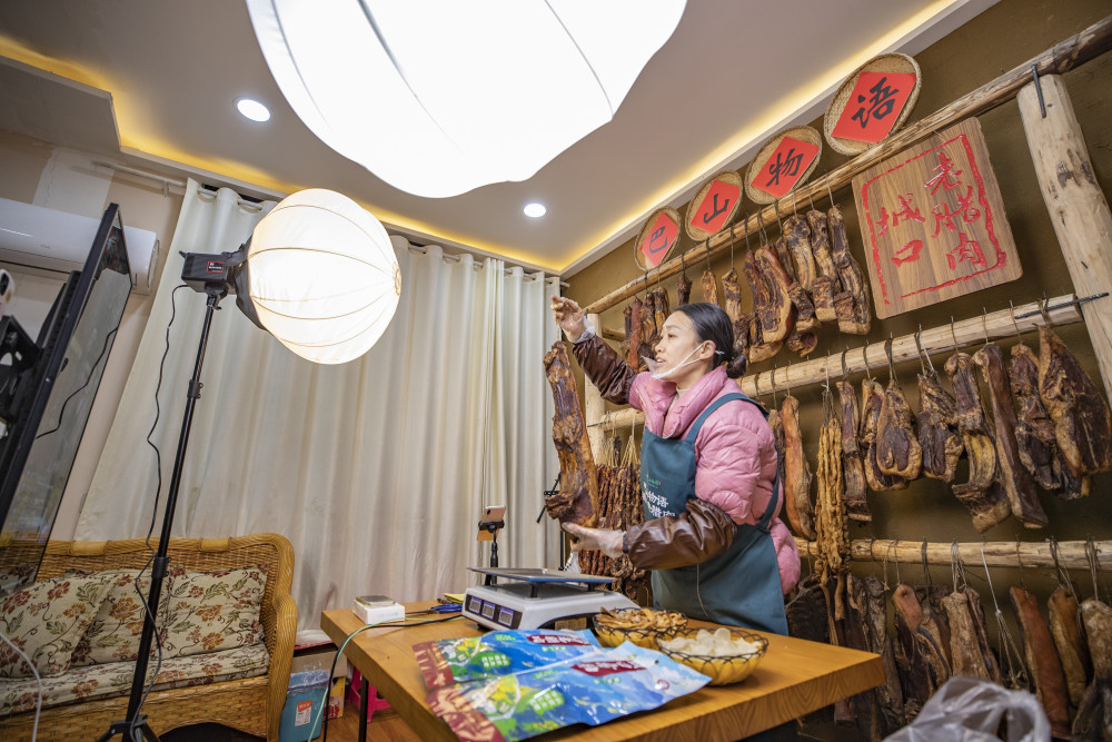 重庆城口老腊肉成乡村特色致富新产业