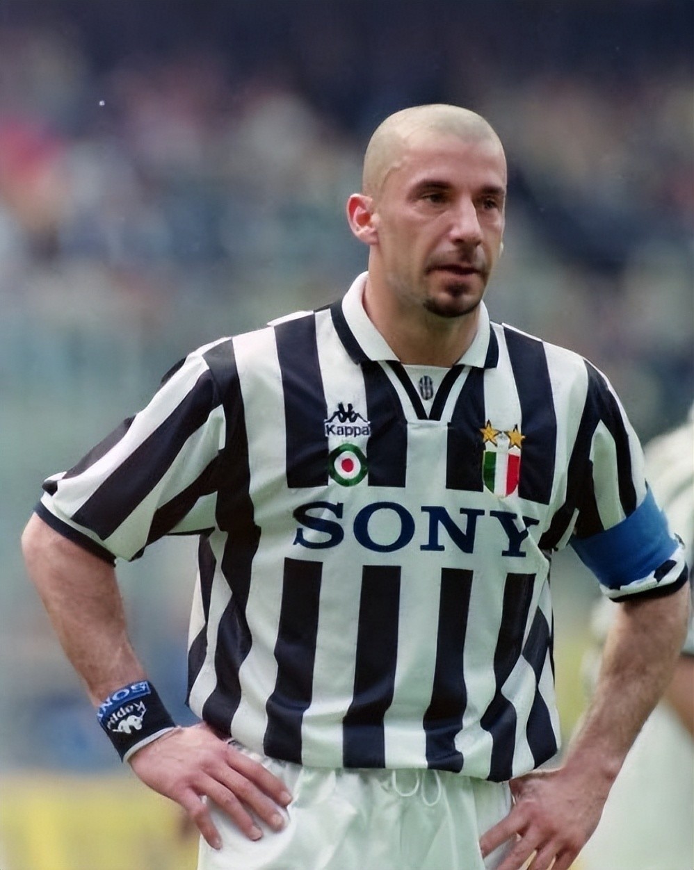 泪目意大利名宿维亚利因胰腺癌去世享年58岁87岁老母送最后一程