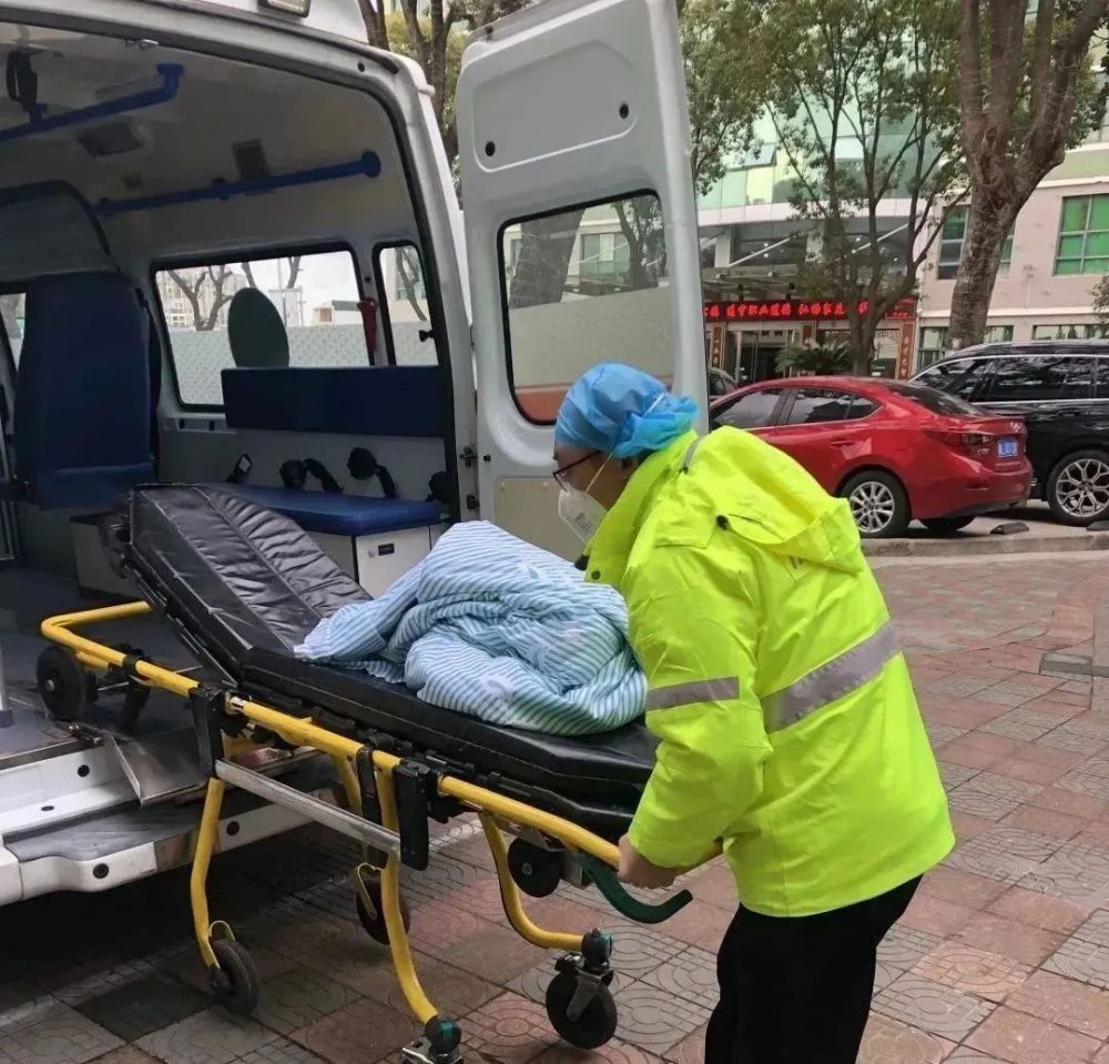 给力驰援舟山45名驾驶员火速增援120救护车队