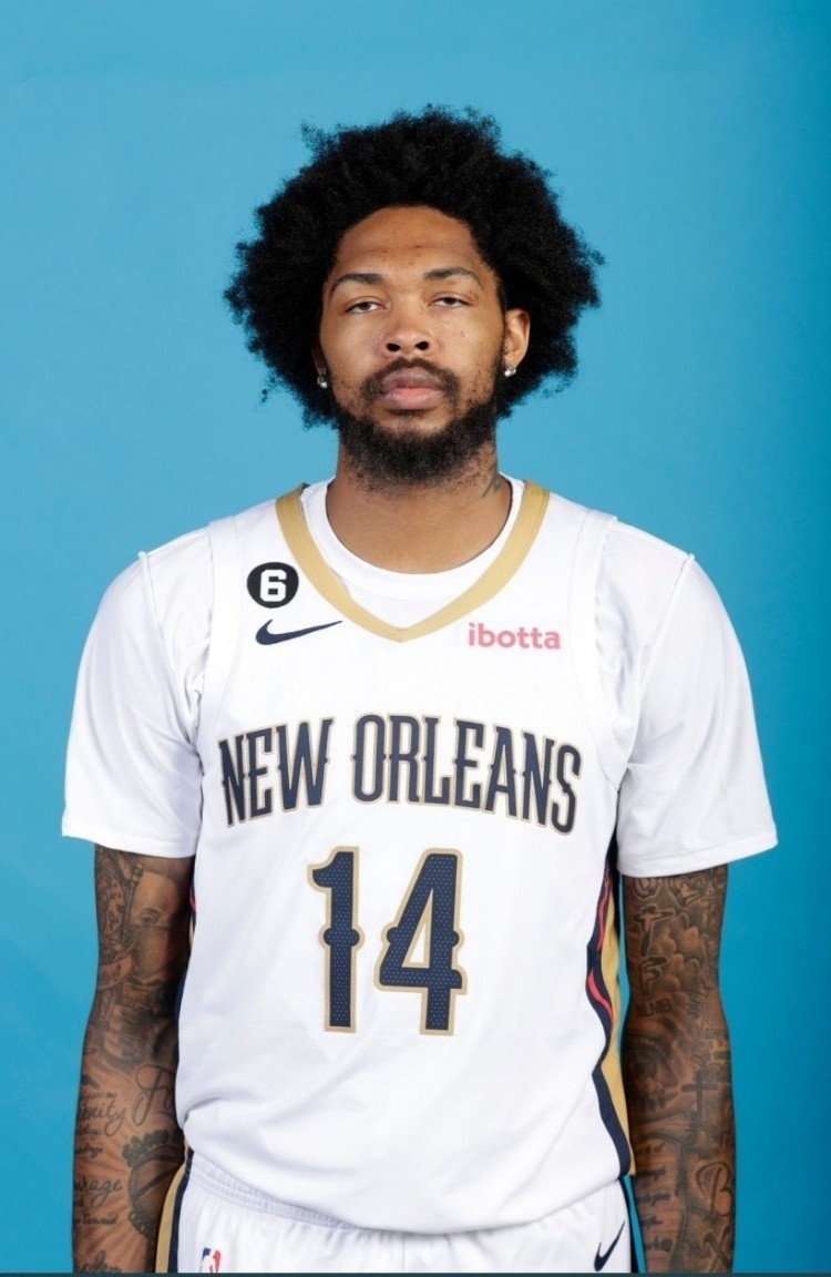 说谁野人呢英格拉姆养伤期间搞了新发型