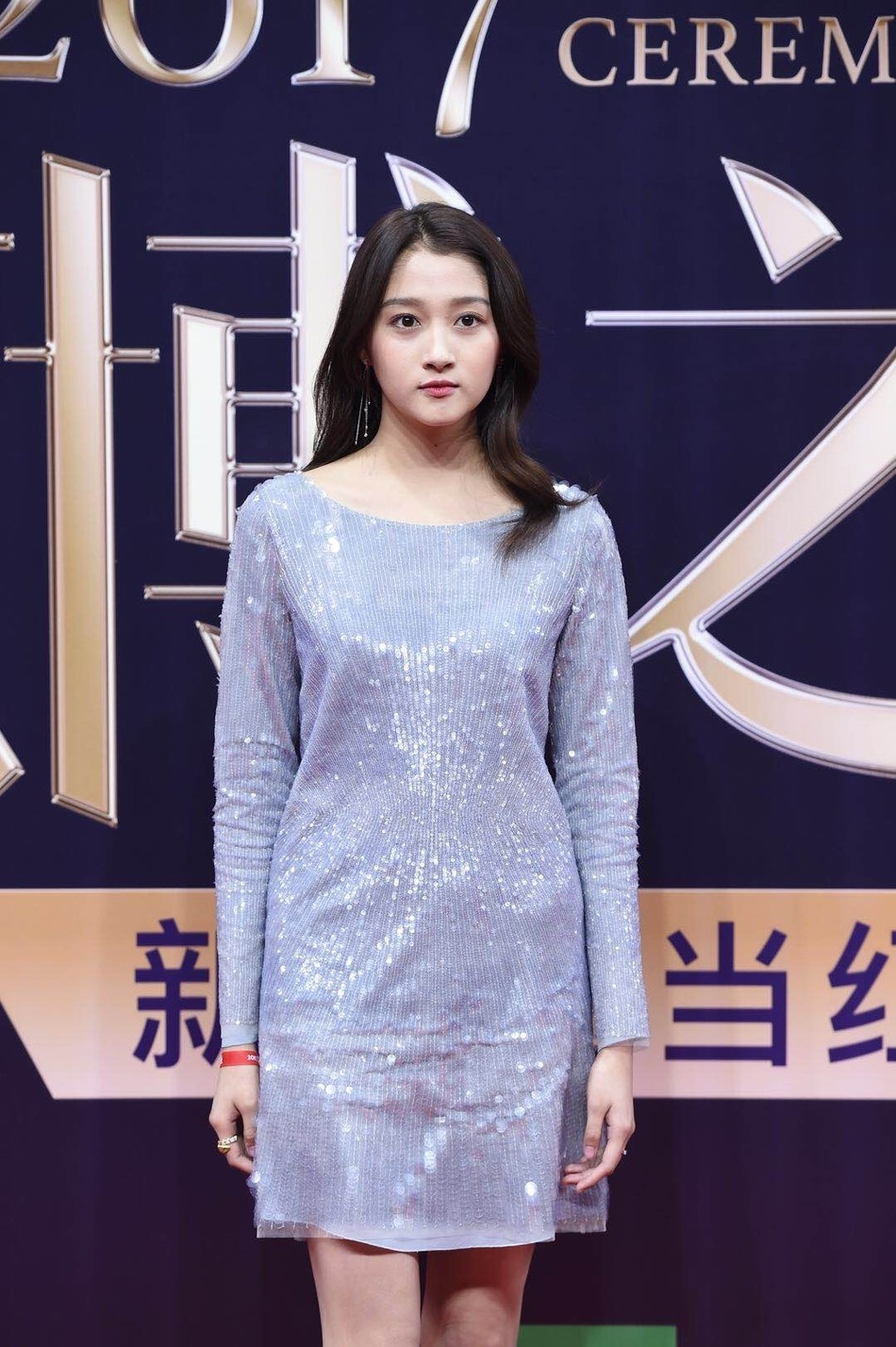 有一种"时尚",叫关晓彤走红毯,造型土掉渣,却非要显摆些什么插图22