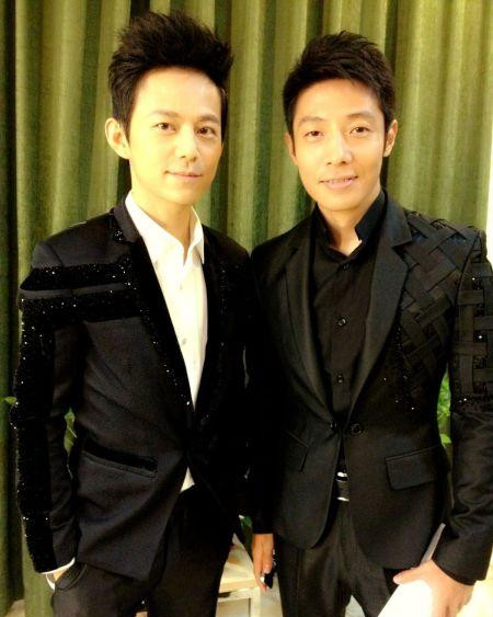 何炅靠三招彻底征服撒贝宁,泪洒跨年舞台引钦佩