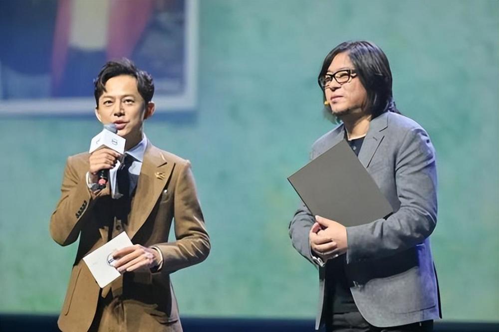 何炅哭了!父亲感染新冠出殡,知情人透露深意插图9