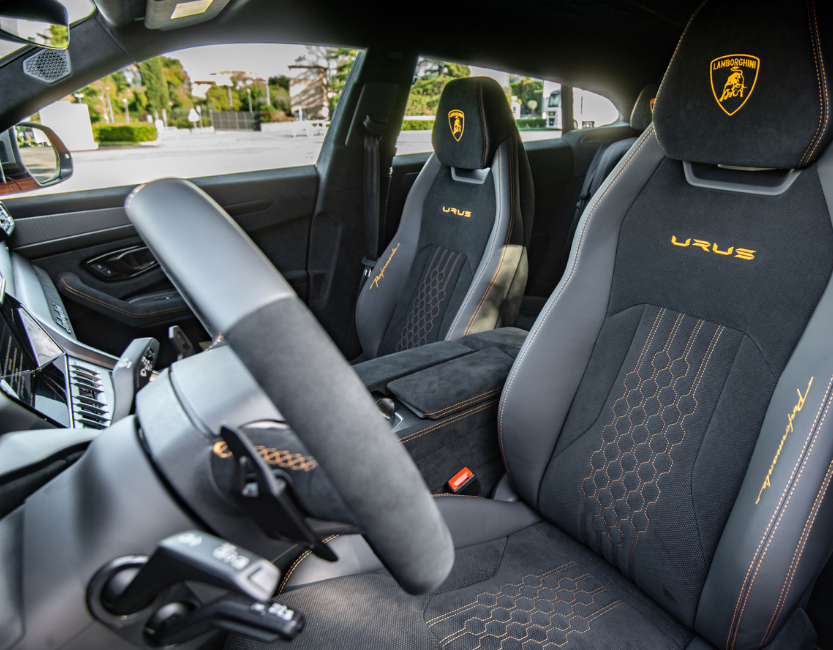 新款兰博基尼urus s拥有宽大的乘坐空间.