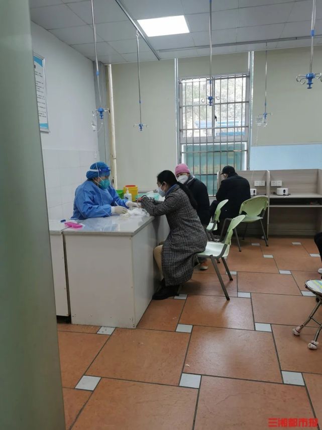 新春走基层|探访开福基层社区医院:一天看诊百余人,医生边输液边问诊