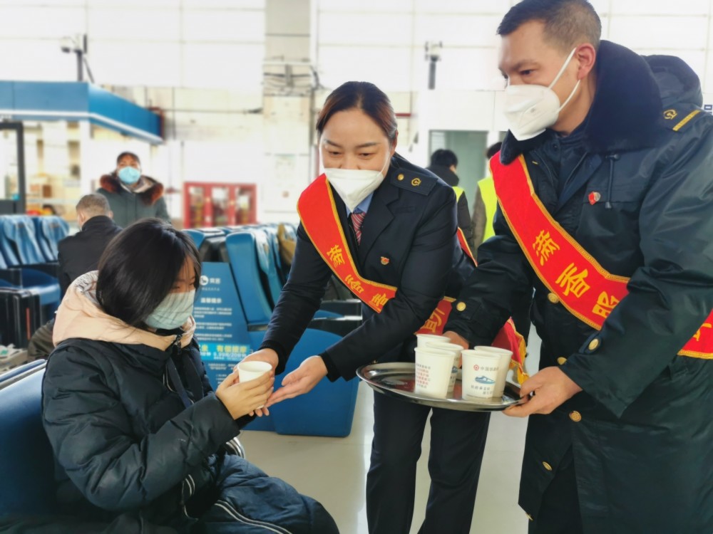 2023春运首日 怀化车务段温暖春运回家路