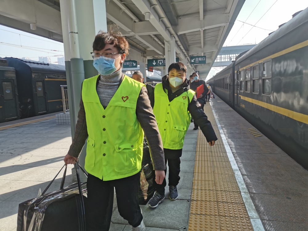 2023春运首日 怀化车务段温暖春运回家路