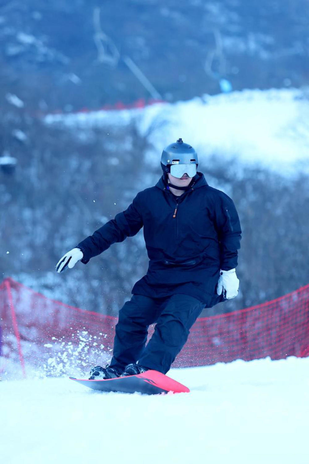 四川举行首场群众性滑雪赛事西岭雪山启用雪豹道