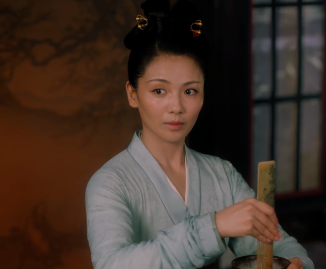 去直播带货,演了一系列不符和自己的烂剧,像什么《大明宫词》
