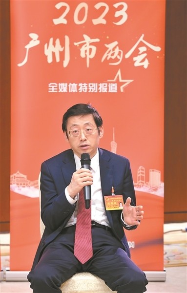 广州市人大代表,市城投集团副总经理李滋新扩大有效投资,加紧加快收尾