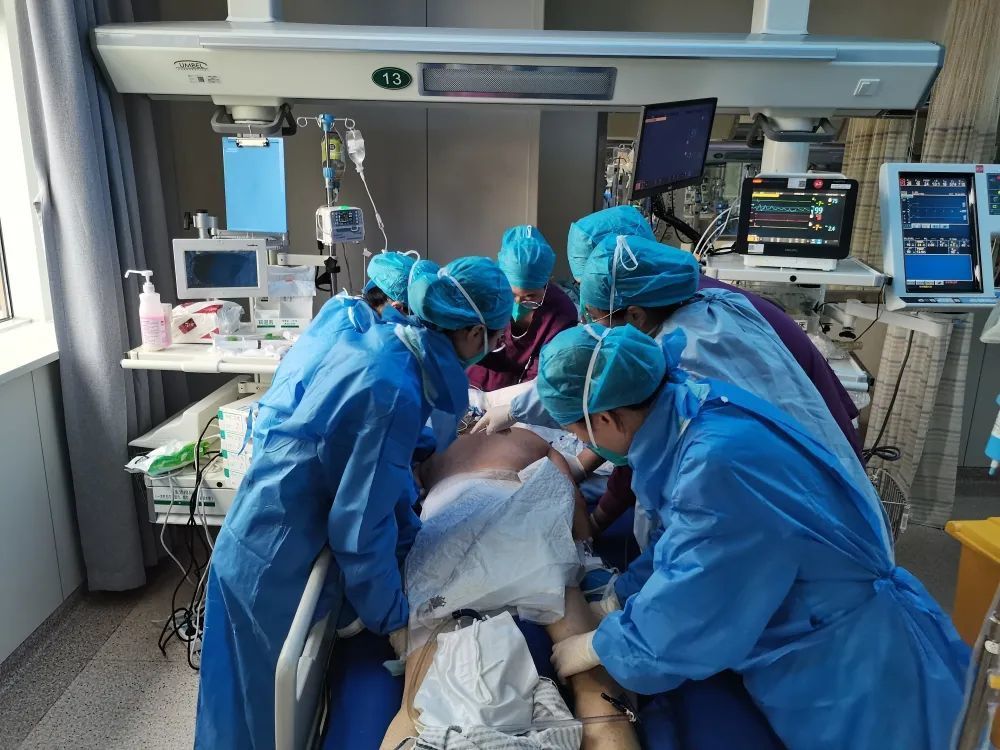 icu不同于普通病房,住进来的患者都是最危重的,每时每刻都有可能发生