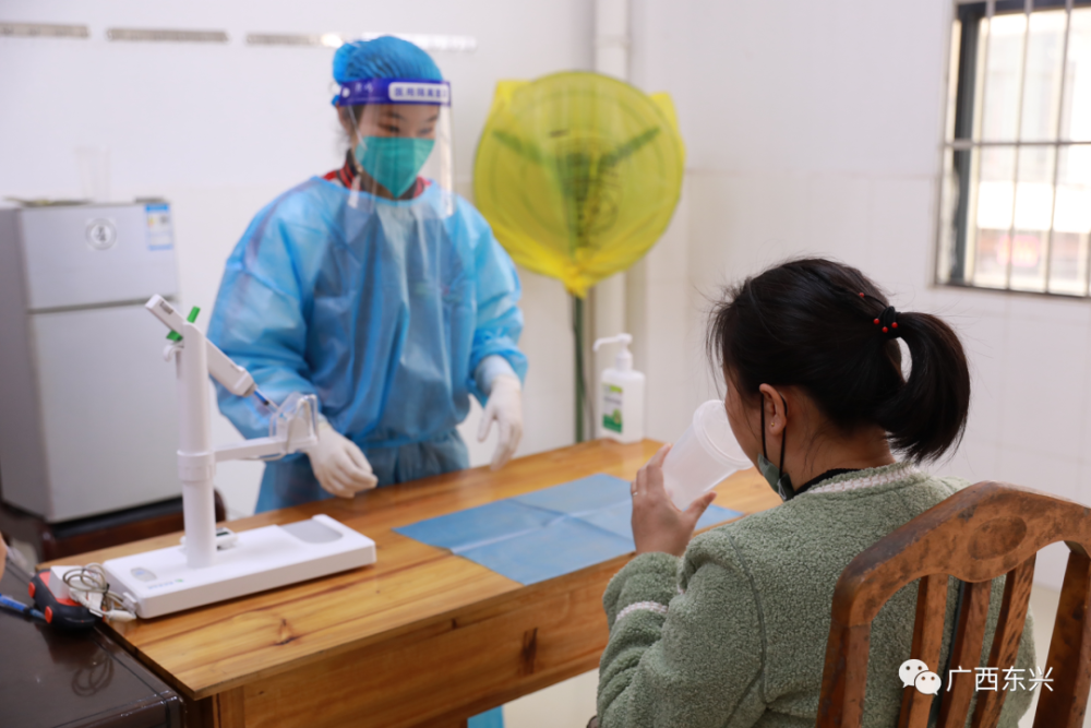 醫護人員介紹,吸入式疫苗的接種,與注射式完全不同,它需要用注射器將