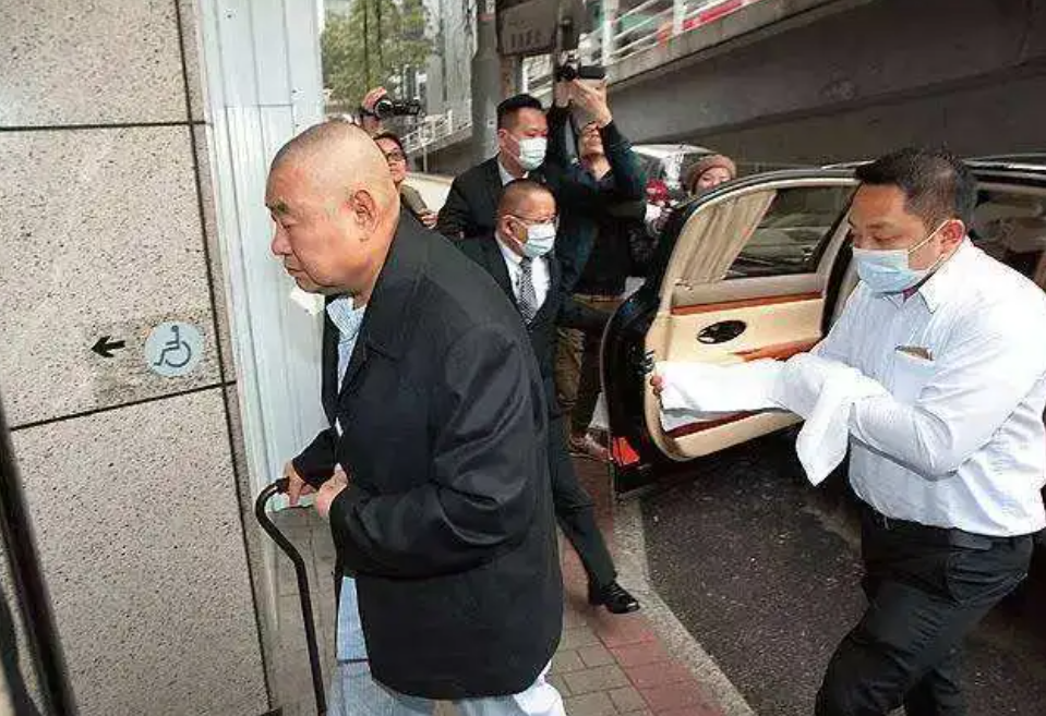 刘銮雄：当一个顶级富豪彻底老去_腾讯新闻