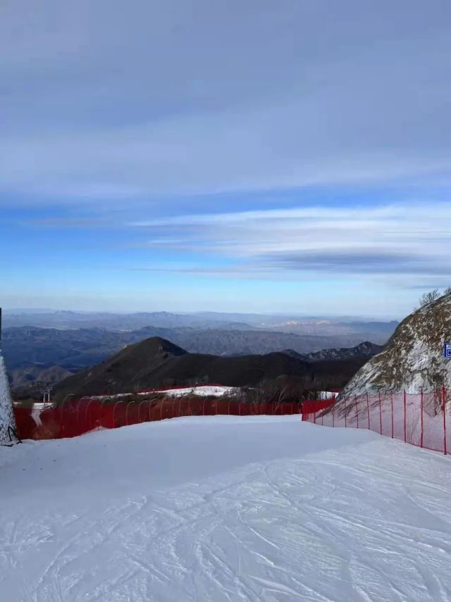 打卡站在這座高山滑雪的新地標,俯瞰整個銀河星辰雪道,從織女星與牛郎