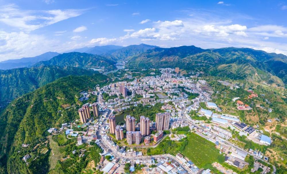 四川攀枝花市盐边县委书记王兴全钒钛首县滋味盐边的资源空间后发优势