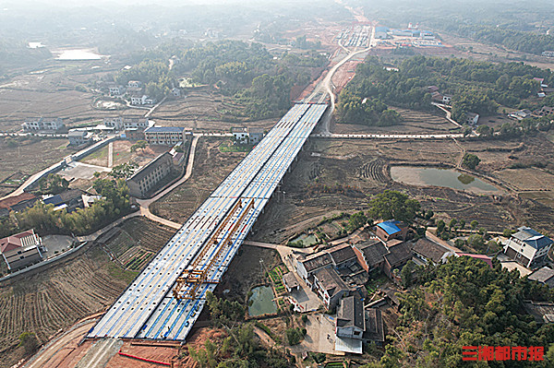 由东向西经株洲市醴陵市,渌口区,天元区,湘潭市湘潭县,湘乡市,娄底市