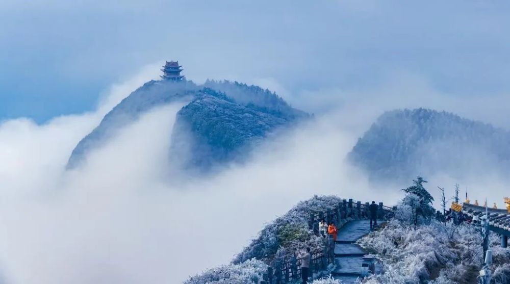 听说万佛顶看雪是峨眉山一绝