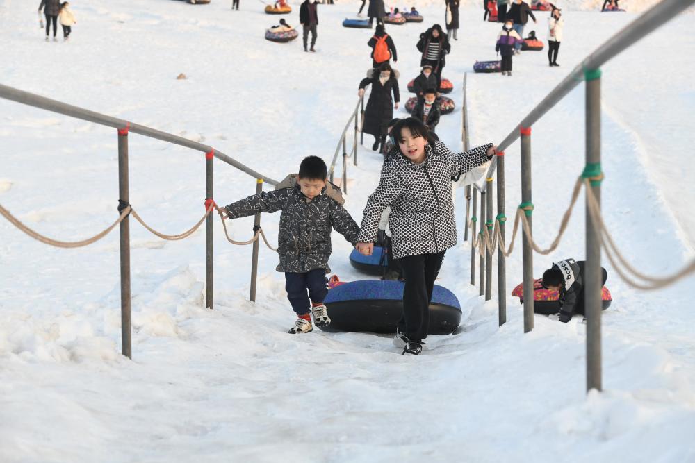 太原稻田公园冬日乐享冰雪运动的快乐