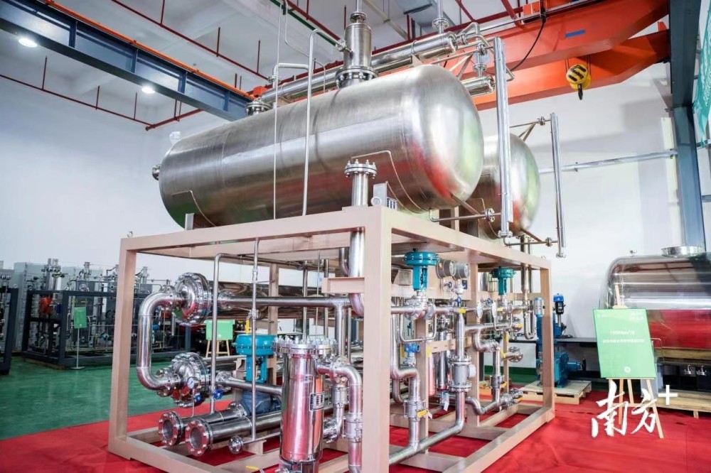 佛山首台套1000标方碱性电解水制氢设备在南海里水下线