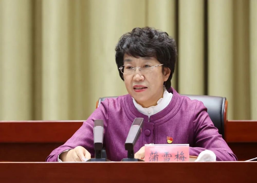 中共伊犁哈萨克自治州委员会工作会议召开