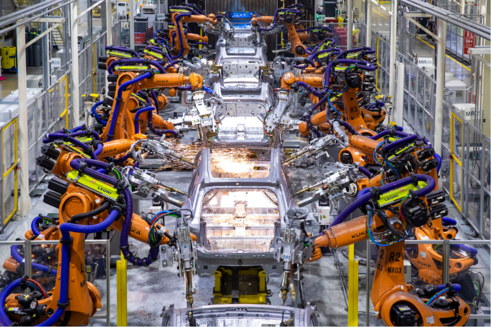 在广州番禺智能新能源汽车产业园里,平均每一分钟,就有一辆新车驶下