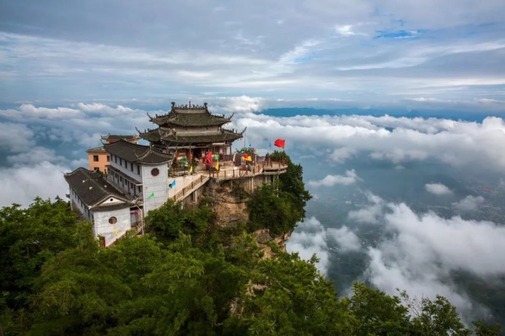 中,有大量省内外作者积极踊跃参与,投递作品,在此,谨向支持陇南文旅