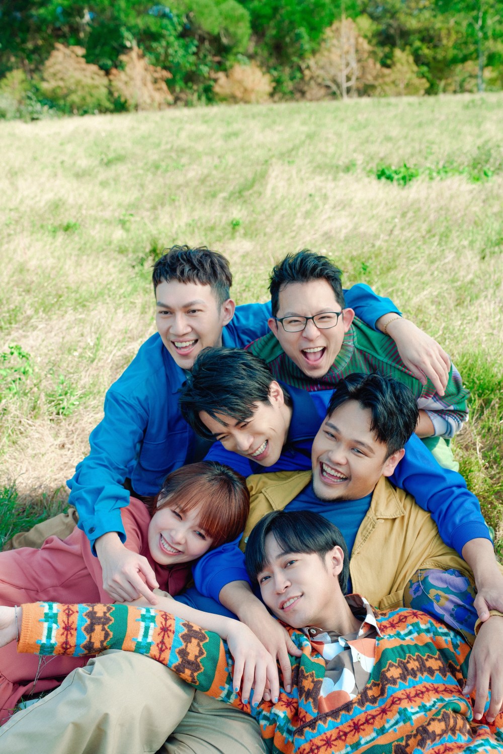 鱼丁糸复刻计画一次双弹!草原上相互依偎 展现"黏tt"好感情