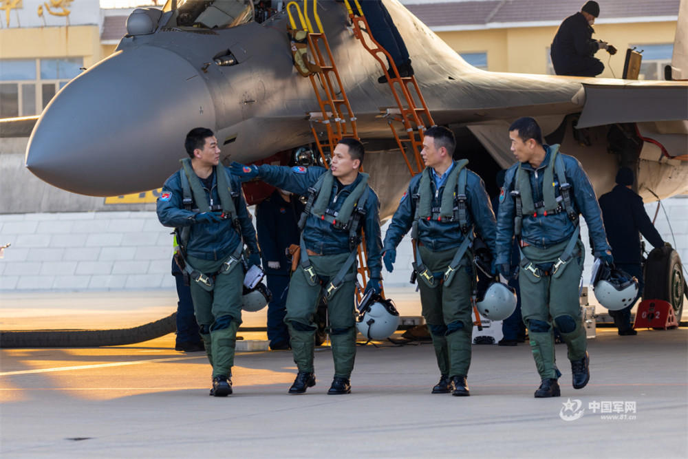 新春走军营丨利刃出击北部战区空军航空兵某旅实战化训练