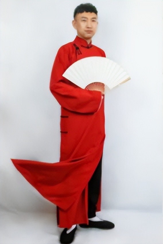 这不,相声新秀马兴威,冯启南,李鸣智,高爱喆,紧贴