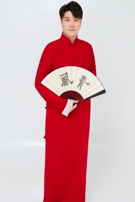 这不,相声新秀马兴威,冯启南,李鸣智,高爱喆,紧贴