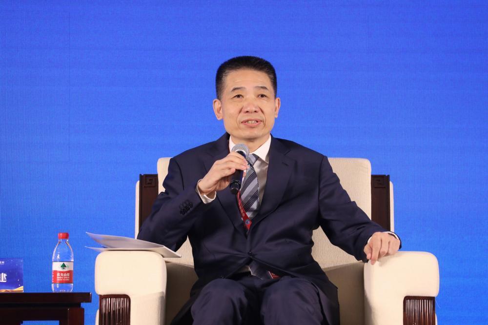 人民银行党委组织部部长,人事司司长金荦宣读人民银行党委