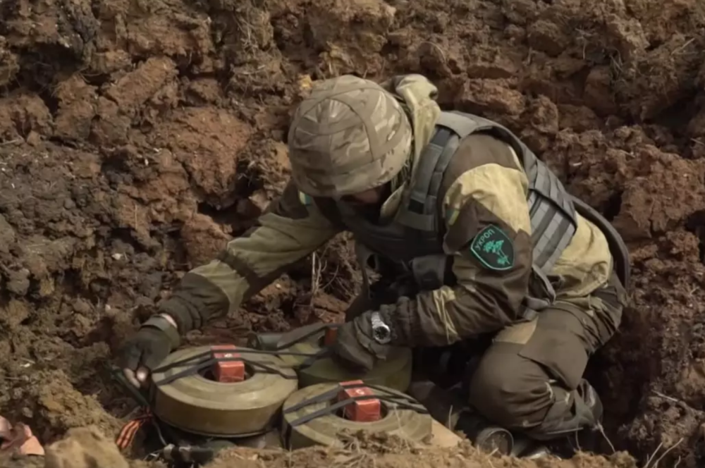 (俄乌战场上的地雷)一步一炸,乌克兰称世界最大雷区海外网消息,乌克兰