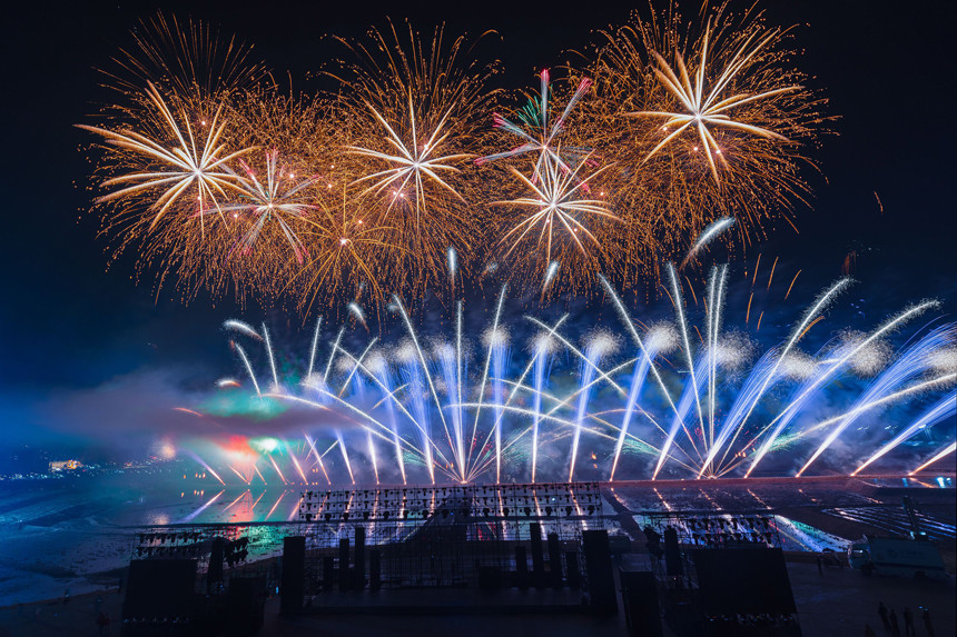 江西上栗花炮之乡上演璀璨焰火秀