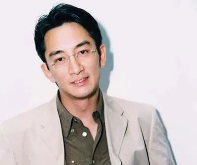 吴启华自曝曾被英国人歧视,回归后马上回内地定居买房_腾讯新闻