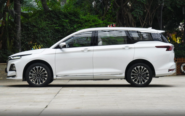 五菱凯捷混动铂金版的预售价,目前也是已经公布,其臻享版的预售价格为