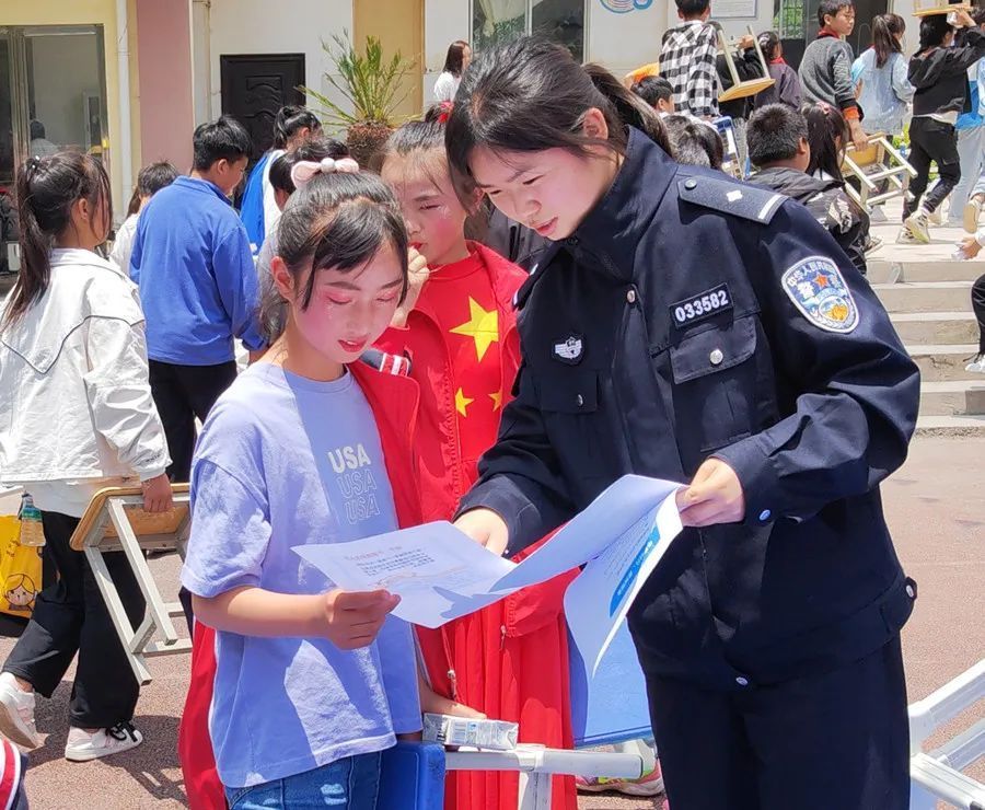 李敏讓我們來傾聽他們的從警心聲在第三個中國人民警察節來臨之際詮釋